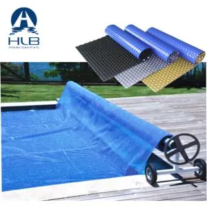 Kerek fekete napelemes medencetakaró