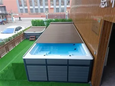 Egy Alu. Palaburkolat a medencéhez